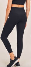 Load image into Gallery viewer, ESSENTIAL LEGGINGS WITH BACK POCKET - BLACK - C&amp;C Boutique
